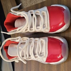 Air Jordan 11 retro Red/White Size 5Y (with BONUS)